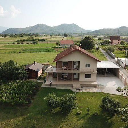 Eko Apartmani Krackovic Golubovci Exterior photo