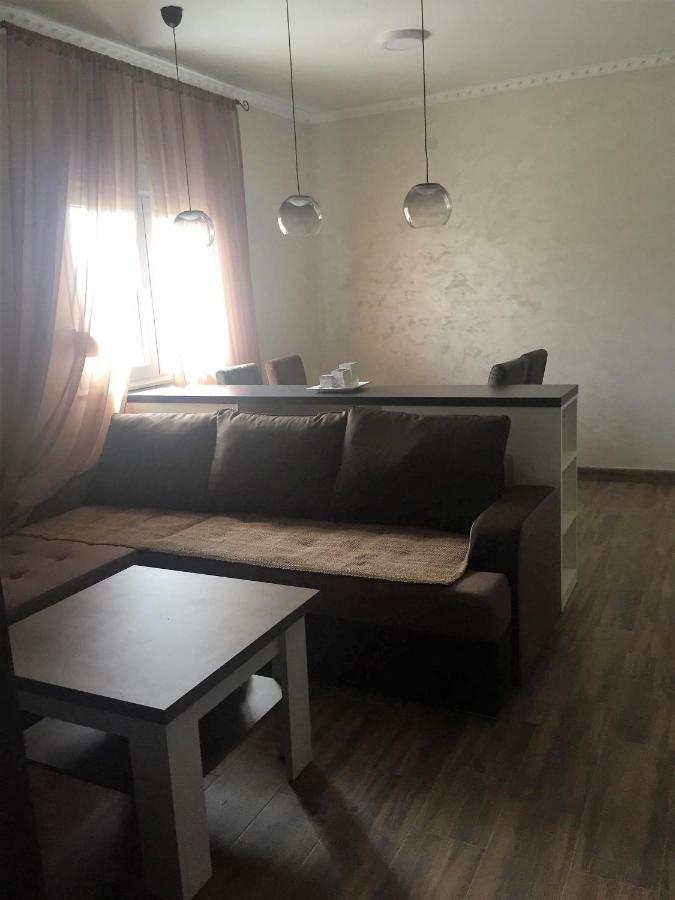 Eko Apartmani Krackovic Golubovci Exterior photo