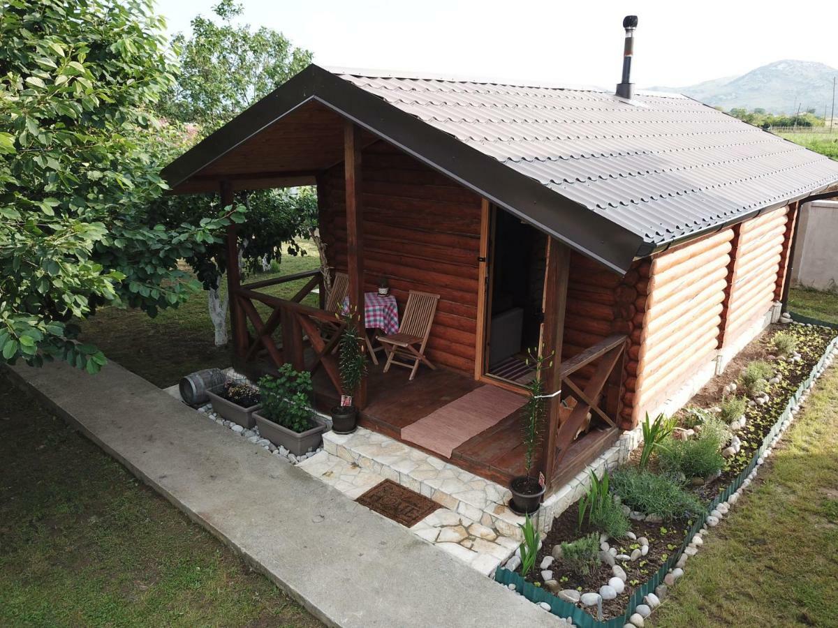 Eko Apartmani Krackovic Golubovci Exterior photo