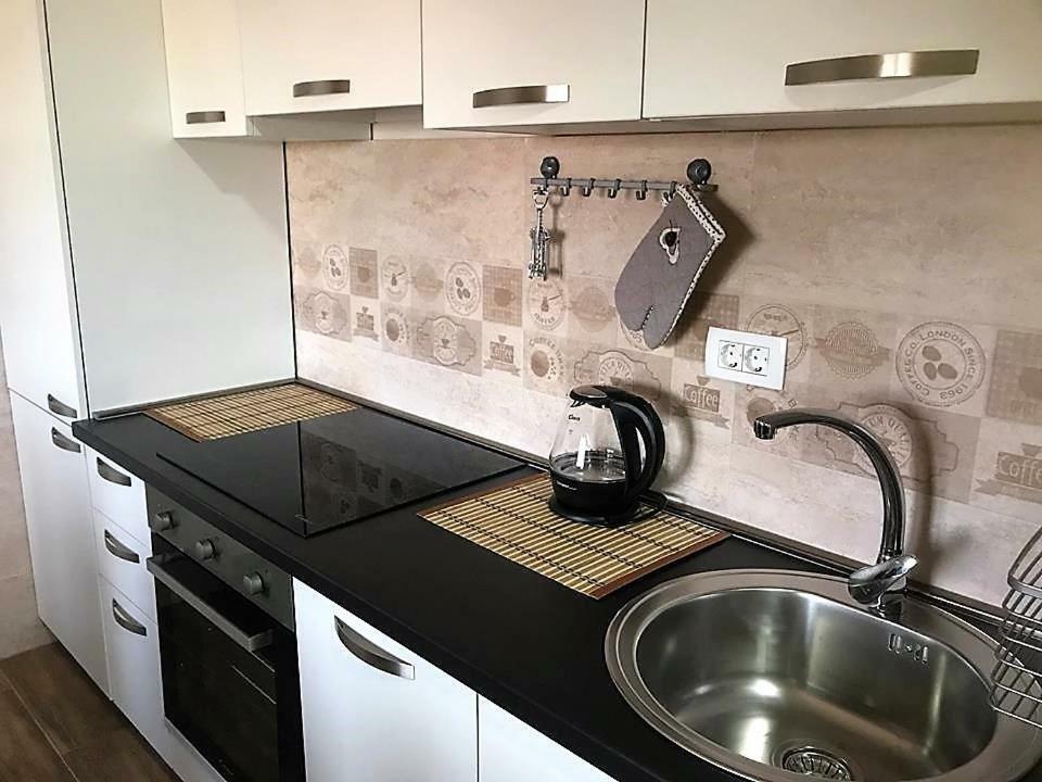 Eko Apartmani Krackovic Golubovci Exterior photo