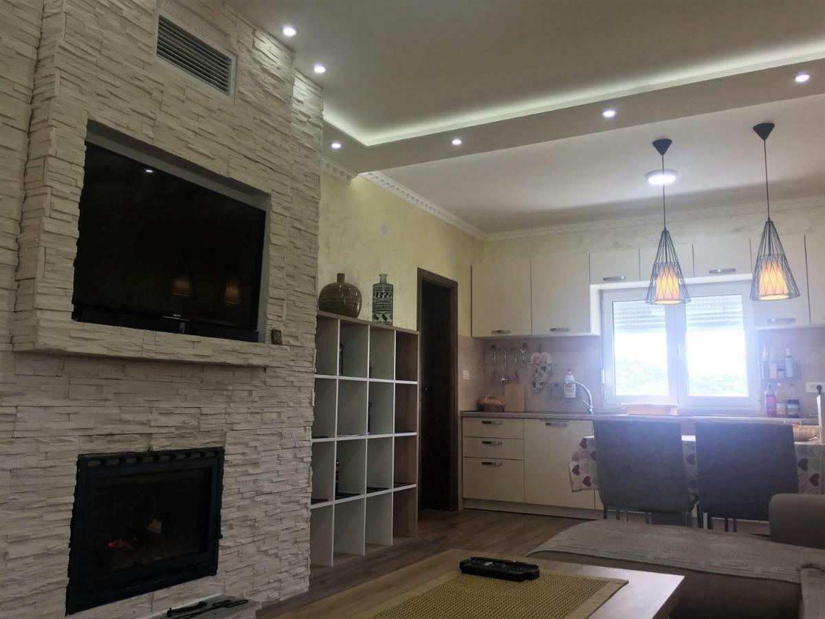 Eko Apartmani Krackovic Golubovci Exterior photo