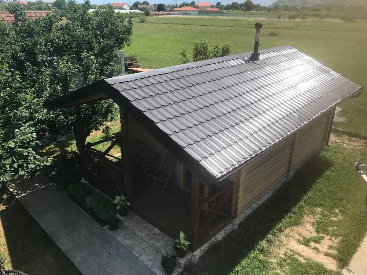 Eko Apartmani Krackovic Golubovci Exterior photo